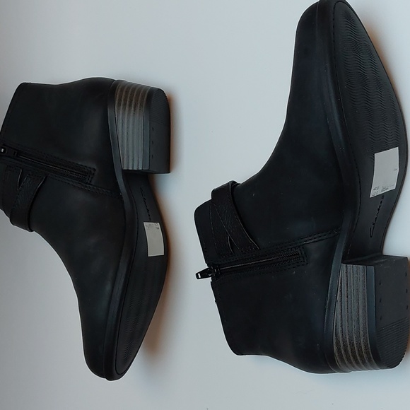 Clarks Addiy HOLLY - Black Leather Bootie- Size 6 - Picture 7 of 10